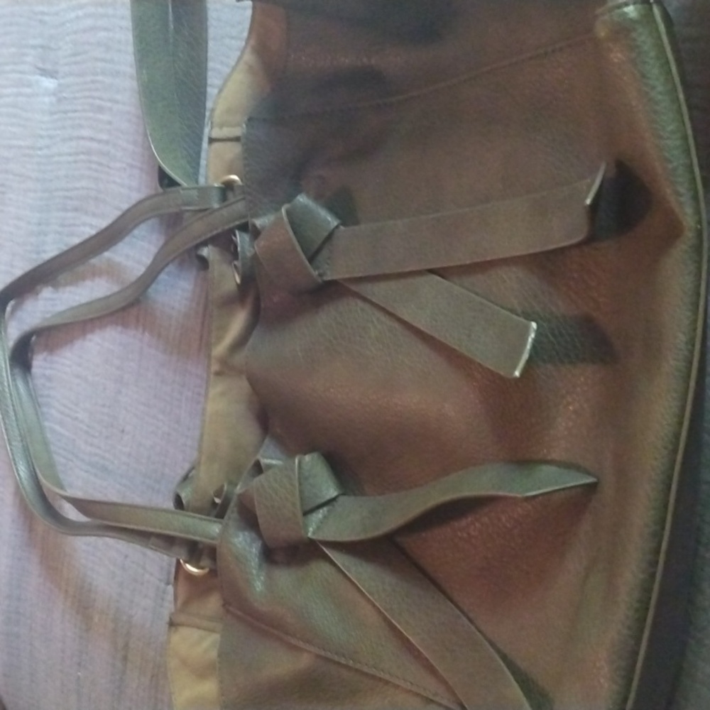 Anthropologie olive green large leather shoulder bag with bows EUC
